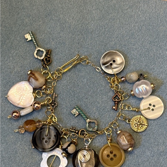 Unique vintage Button and Charm Bracelet with pearl and keys semi precious stone - Picture 2 of 10